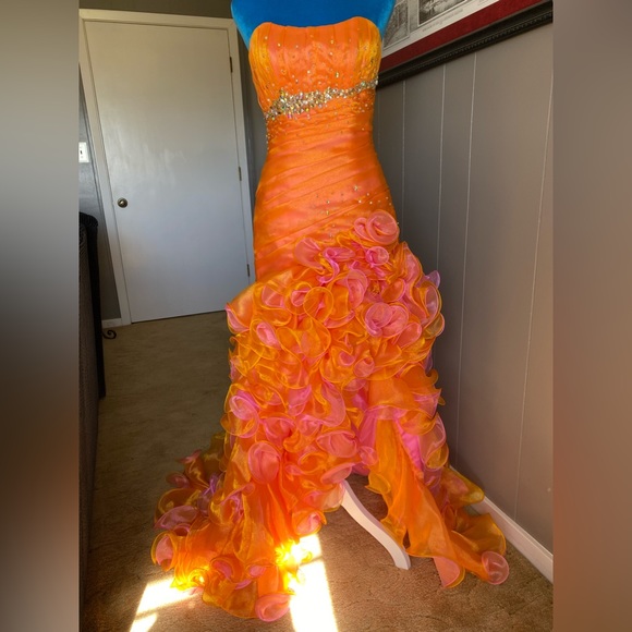 TIFFANY DESIGN DRESS. - Picture 15 of 15